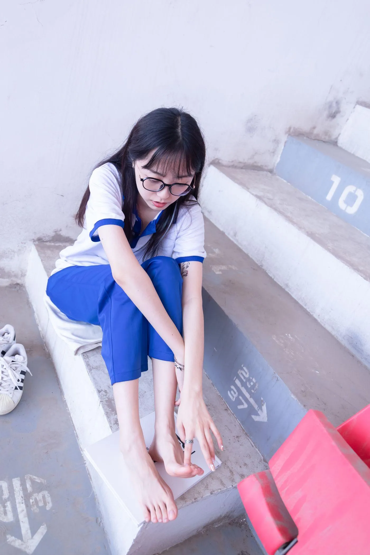[BoBoSocks袜啵啵]NO.002 稚予-校服、贝壳头、白棉袜、裸足 [139P]插图8